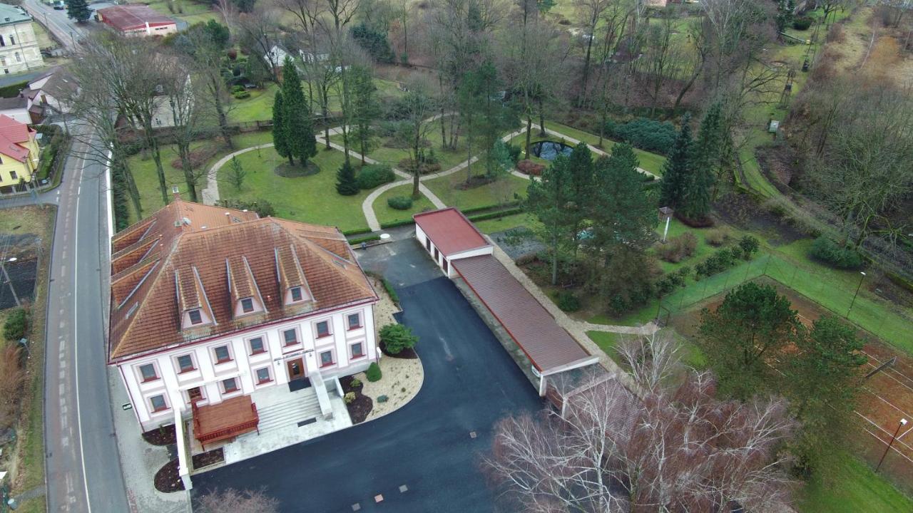 Hotel Zámeček Raspenava Exterior foto