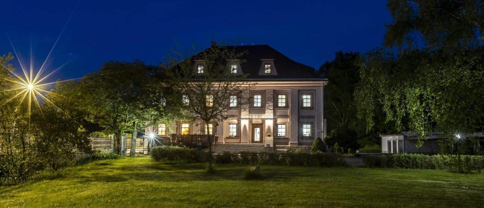 Hotel Zámeček Raspenava Exterior foto