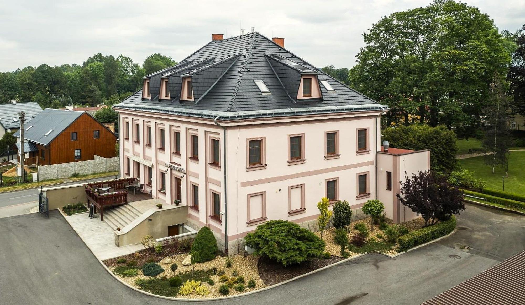 Hotel Zámeček Raspenava Exterior foto