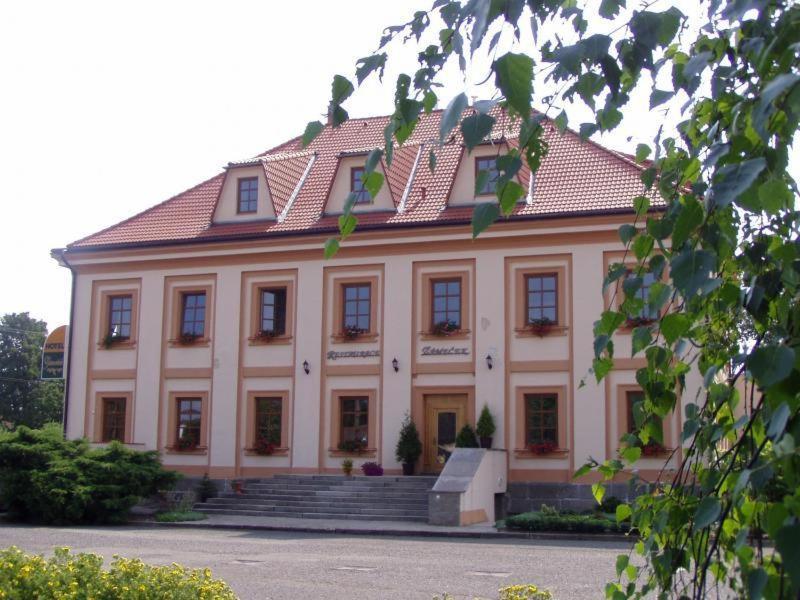 Hotel Zámeček Raspenava Exterior foto